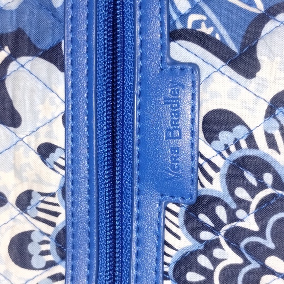 Vera Bradley blue floral cross body bag - Picture 3 of 10